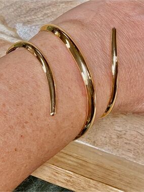 Elegant Gold Spiral Cuff Bracelet for Women